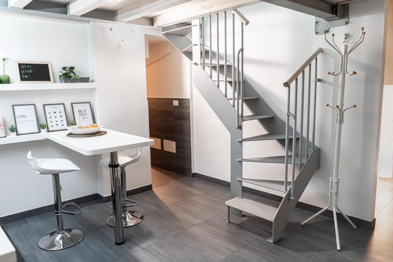 Charming Frescoed Loft Apartment โบโลญญา ภายนอก รูปภาพ
