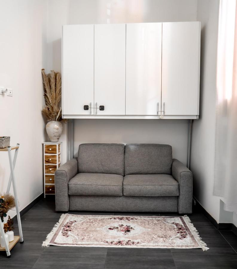 Charming Frescoed Loft Apartment โบโลญญา ภายนอก รูปภาพ