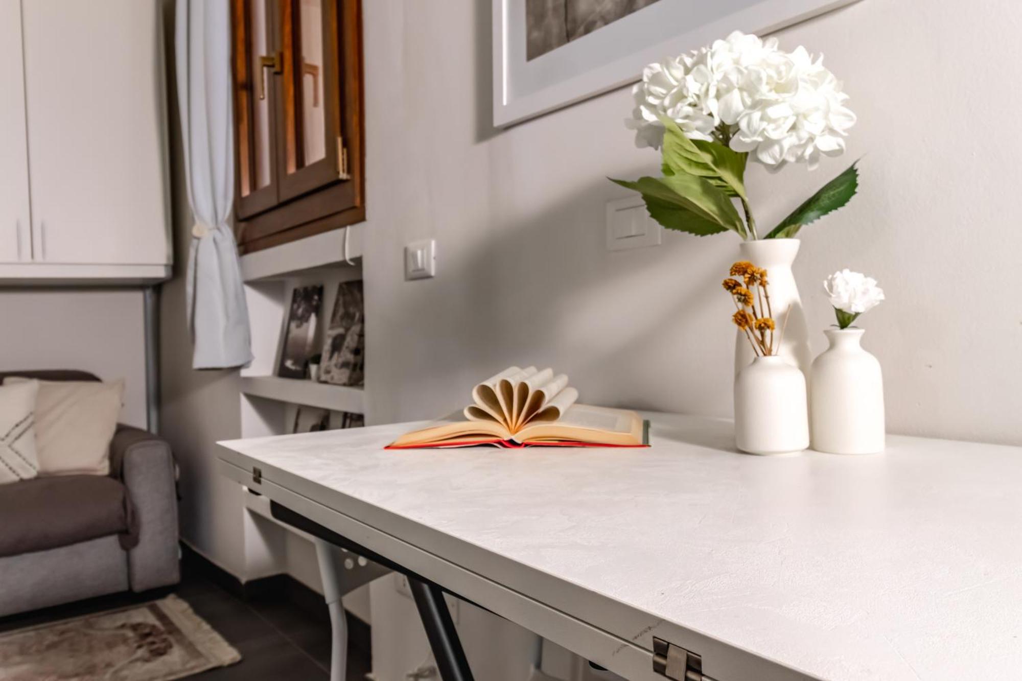 Charming Frescoed Loft Apartment โบโลญญา ภายนอก รูปภาพ