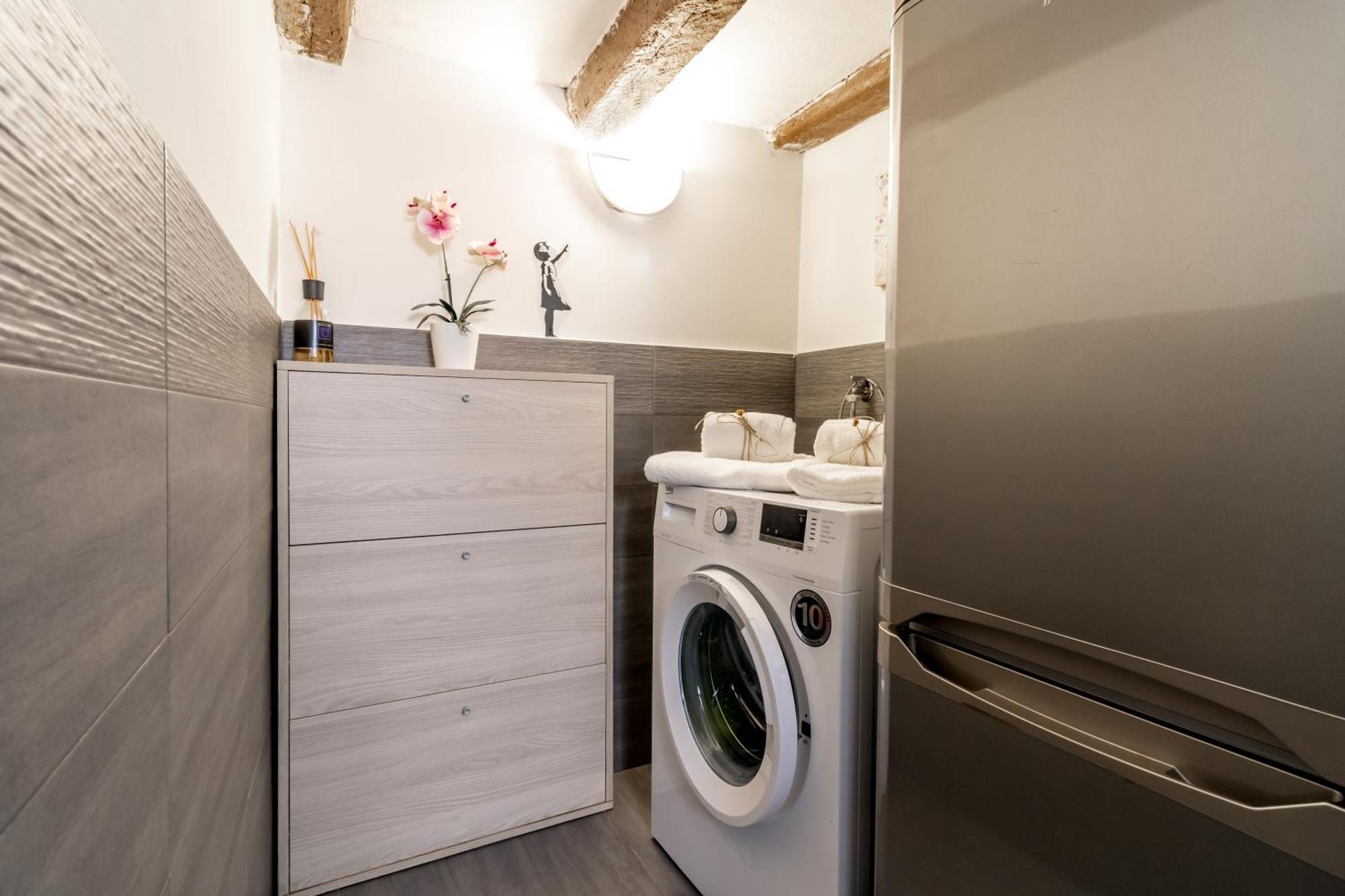 Charming Frescoed Loft Apartment โบโลญญา ภายนอก รูปภาพ