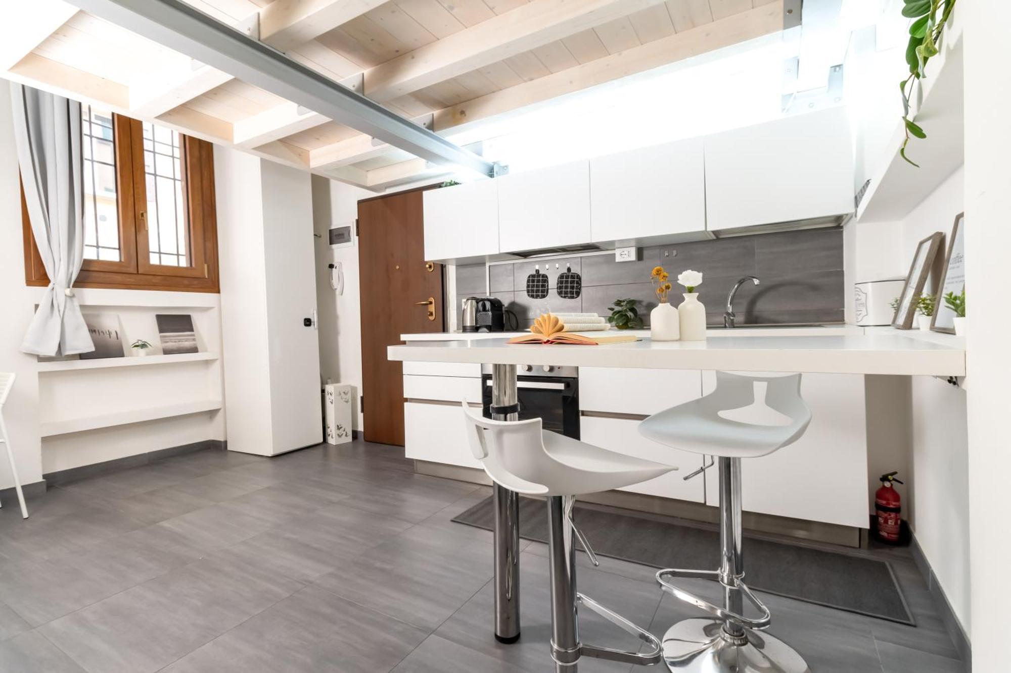 Charming Frescoed Loft Apartment โบโลญญา ภายนอก รูปภาพ