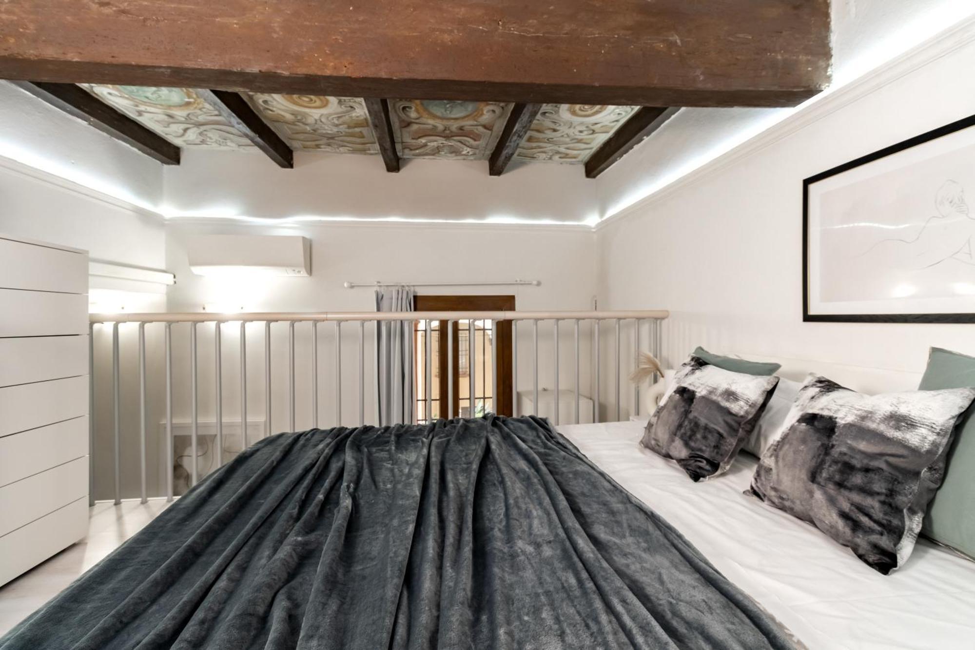Charming Frescoed Loft Apartment โบโลญญา ภายนอก รูปภาพ